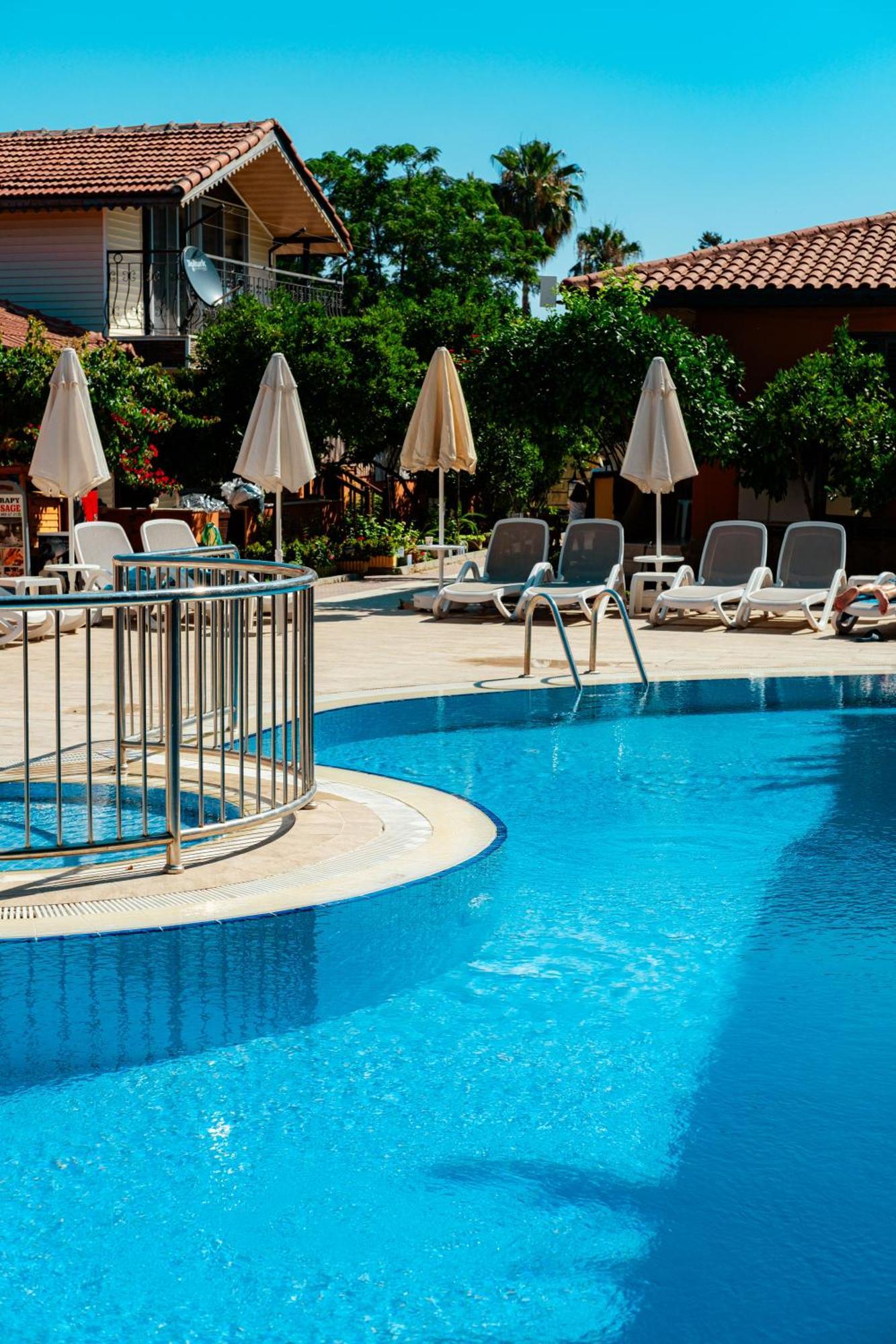 Ozlem Garden Hotel Side Buitenkant foto