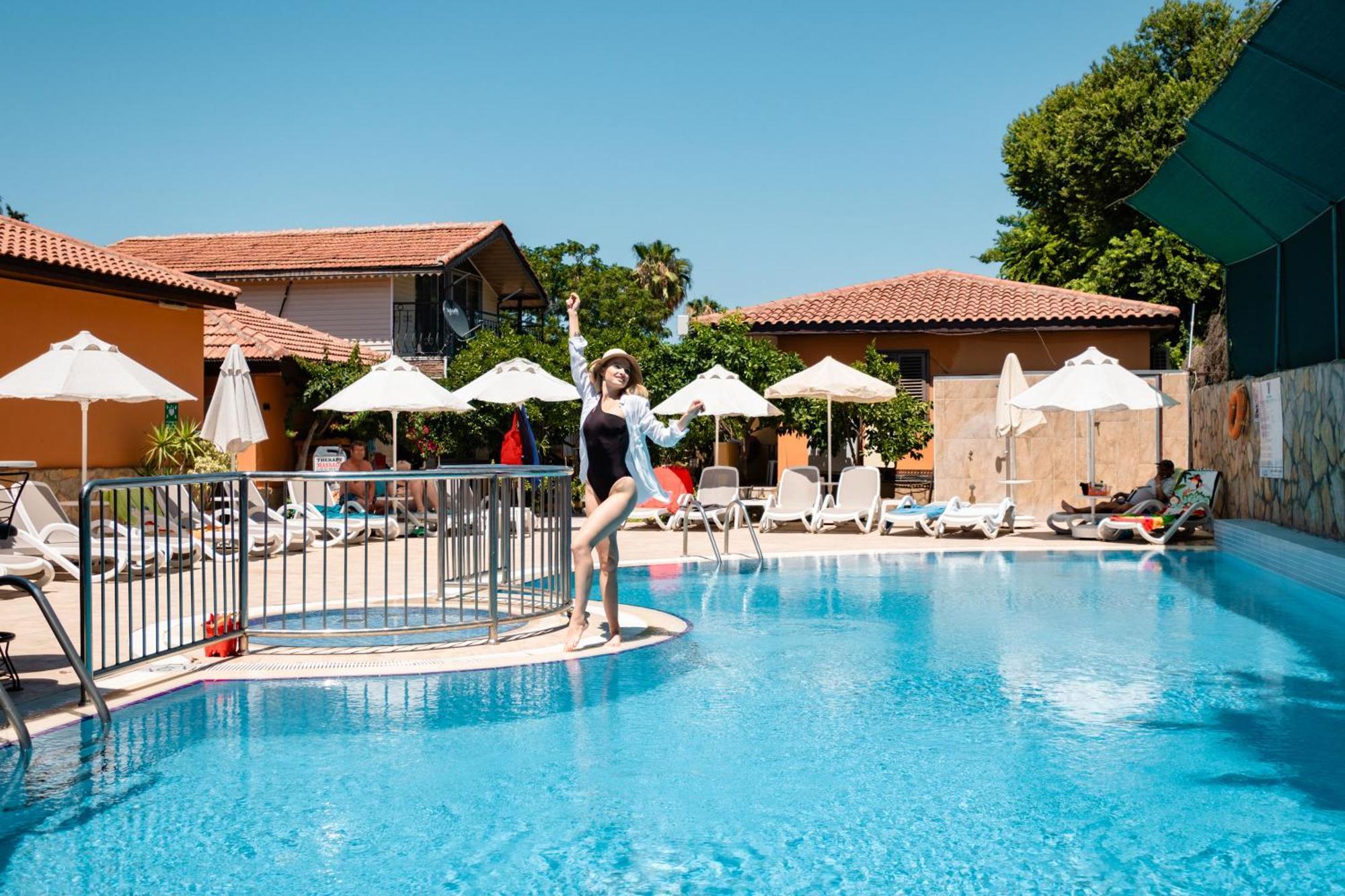 Ozlem Garden Hotel Side Buitenkant foto